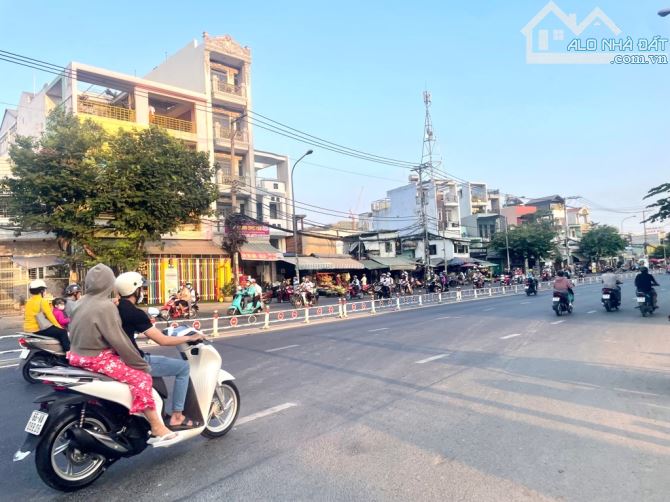 BÁN NHÀ 2 MẶT TIỀN LÔ GÓC THOÁNG MÁT NGAY AEON MALL TÊN LỬA