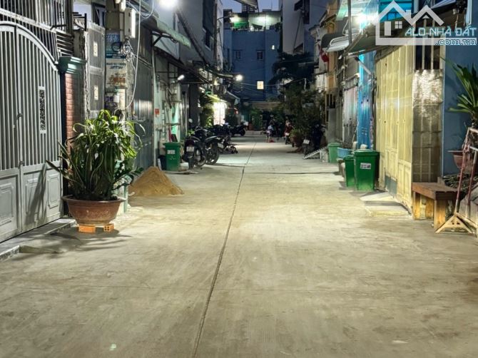 Bán nhà Nguyễn Quý Yêm 3 tầng, xe hơi ngủ nhà, hoàn công đủ nhỉnh 5 tỷ