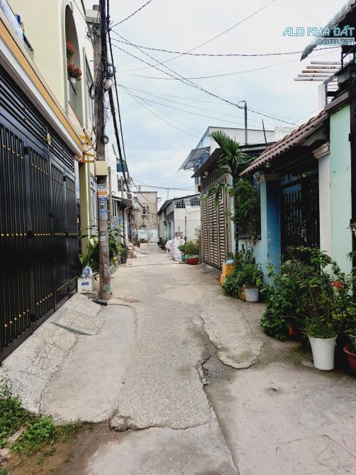 Cần bán gấp nhà 3Tầng. Đường Thạnh Lộc 16. Quận 12.