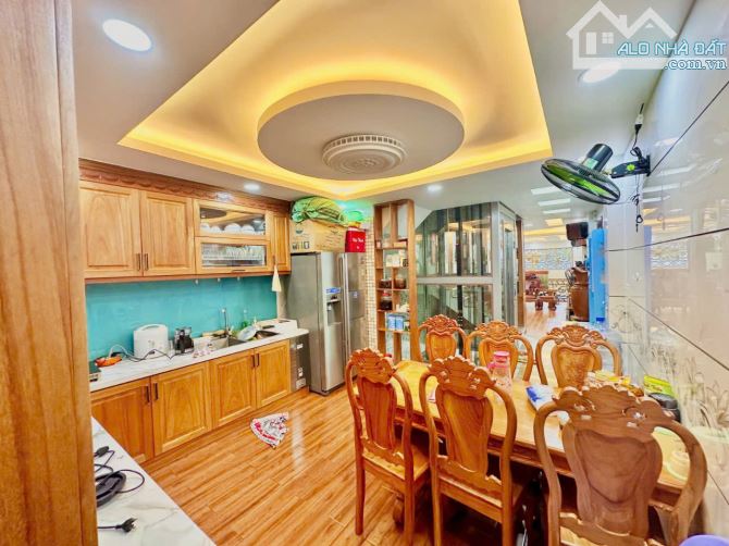Mặt Tiền Tân phú,  Nhà phố 5 tầng,90m2,Thang máy,giá rẻ