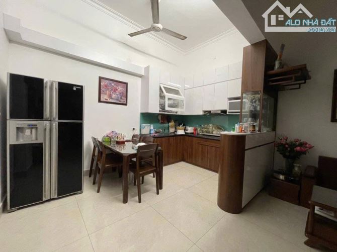 Chị Gái nhờ Bán Hộ ! Thụy Khuê - Tây Hồ -50M x 3 Tầng -Kinh Doanh - Lô Góc giá chỉ 9.2 Tỷ
