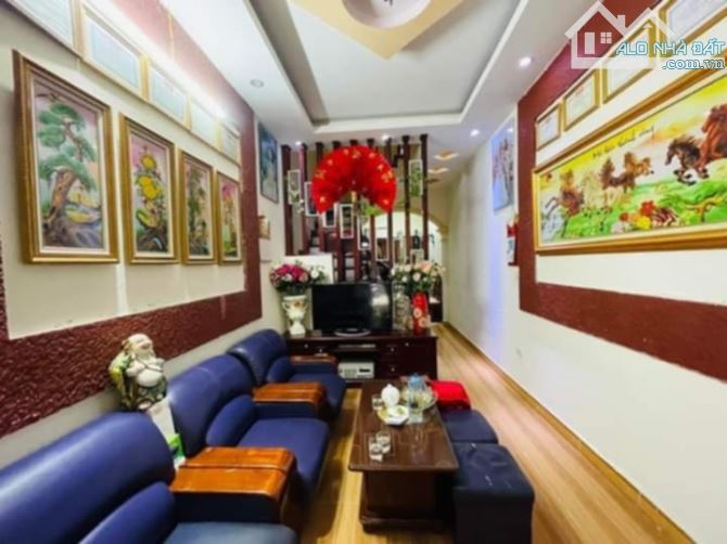 Bán Nhà Cầu Giấy, Ô tô đỗ cửa, 44m2, 4 tầng, 9,3 Tỷ