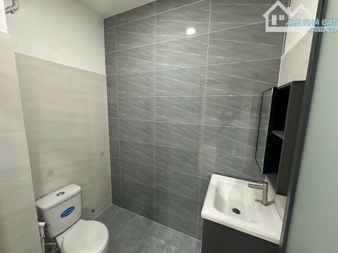 Bán nhà mặt tiền số 178 Nguyễn Duy Dương, Quận 10. DT: 11.6*30M. Giá chỉ: 78 tỷ - 10