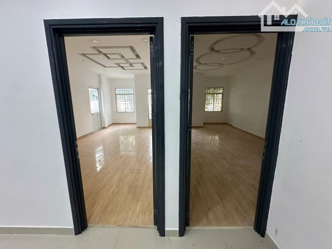 Bán nhà mặt tiền số 178 Nguyễn Duy Dương, Quận 10. DT: 11.6*30M. Giá chỉ: 78 tỷ - 11