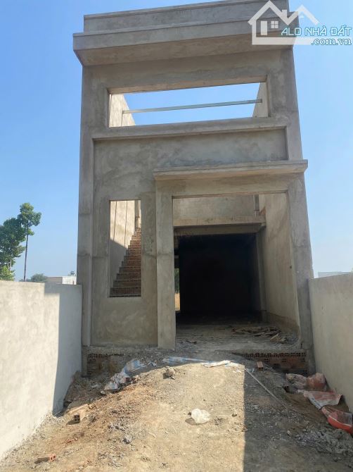 Nhà mới xây 130m2, 1 trệt 1 lửng - sổ riêng - thổ cư 100%, sát chợ, cách KCN 200m - 1
