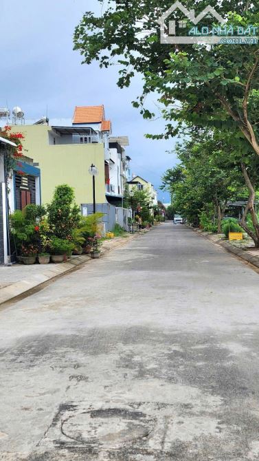 BÁN LÔ ĐẤT MẶT KÊNH THOÁNG MÁT VEN TRỤC LÊ THÁNH TÔN CÁCH VINCOM 1KM TP QUẢNG NGÃI - 1