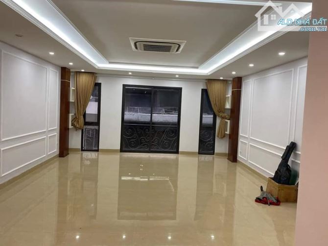 Bán nhà Hoàng Cầu Đống Đa 81m2x5T ngay hông Quận Ủy mặt ngõ ô tô tránh - 1