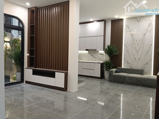 Bán biệt thự mini ngõ thông nở hậu, 50m ra phố - Lạc Long Quân 45m2 giá chỉ 11 tỷ - 1