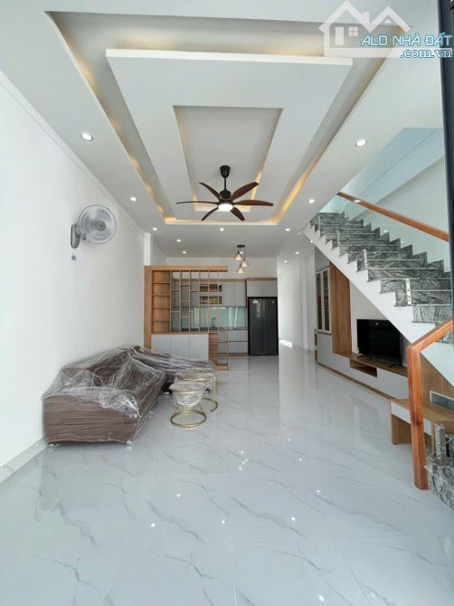 Nhà mê xây mới hẻm Y Wang bên hông trường Nguyễn Trường Tộ - 1