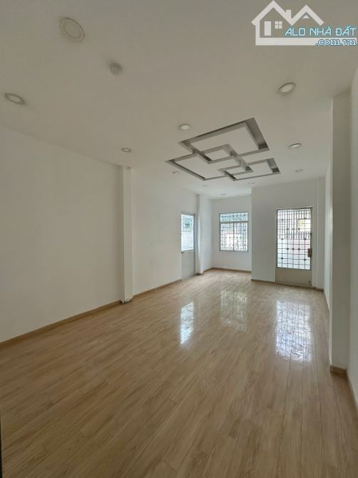 Bán nhà mặt tiền số 178 Nguyễn Duy Dương, Quận 10. DT: 11.6*30M. Giá chỉ: 78 tỷ - 12