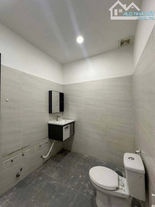 Bán nhà mặt tiền số 178 Nguyễn Duy Dương, Quận 10. DT: 11.6*30M. Giá chỉ: 78 tỷ - 14