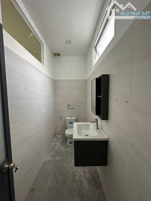 Bán nhà mặt tiền số 178 Nguyễn Duy Dương, Quận 10. DT: 11.6*30M. Giá chỉ: 78 tỷ - 16