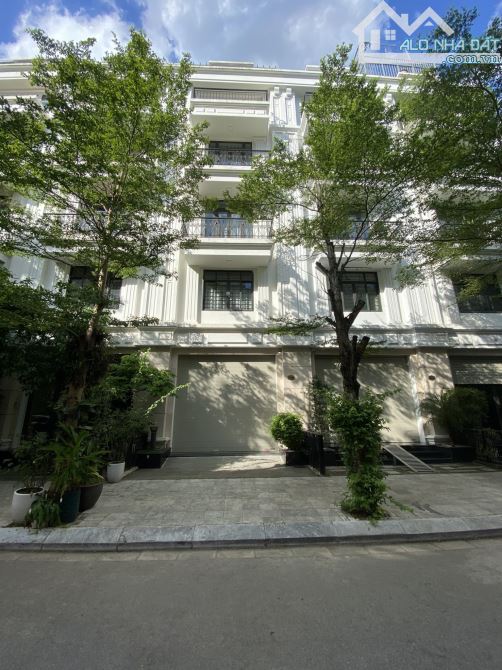 Cho thuê biệt thự The Manor Centrer Park Nguyễn Xiển, DT 200m x 4T, mt 10 nhà đẹp giá rẻ n - 2