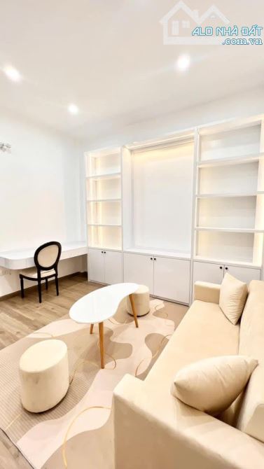 Nhà cực đẹp ngõ 6 Đặng Văn Ngữ, full nội thất, sổ 50m2, oto đỗ gần ngõ thoáng. Giá 11.8 tỷ - 3