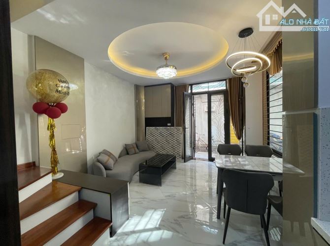 NHÀ ĐẸP NGỌC THUỴ- Ô TÔ ĐỖ CỔNG- LÔ GÓC - GIÁ 5TỶ NHỈNH - 3
