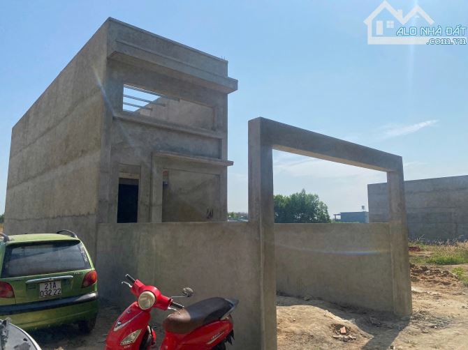 Nhà mới xây 130m2, 1 trệt 1 lửng - sổ riêng - thổ cư 100%, sát chợ, cách KCN 200m - 3