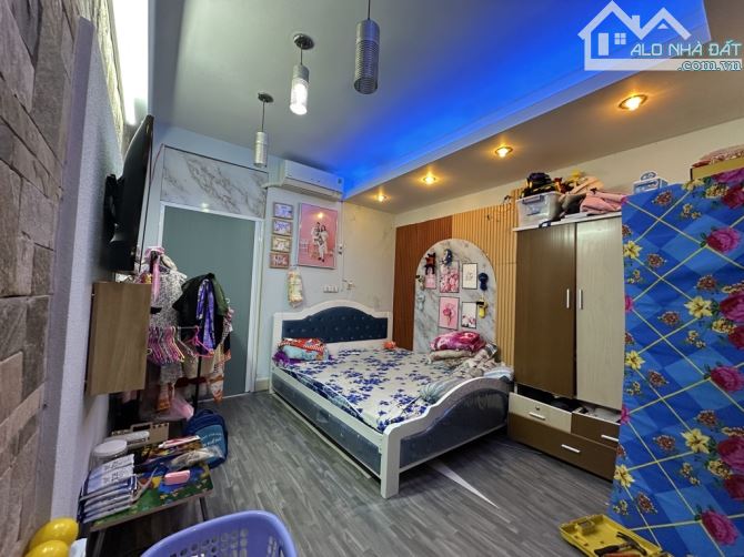 Mặt tiền kinh doanh đường số 33 xe hơi thông kế bên chợ Tân Quy Q7 4 tầng 70m2 chỉ 9.9 tỷ - 3