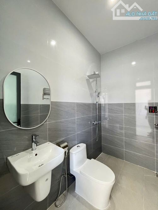Nhà mê xây mới hẻm Y Wang bên hông trường Nguyễn Trường Tộ - 3