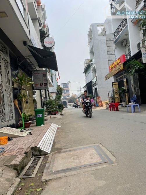 Nhà đẹp 4 tầng, Lã Xuân Oai, TNP A, 72m2, 5PN, HXH vào nhà, nhỉnh 5 tỷ - 3