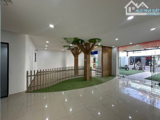 Bán nhà mặt tiền số 178 Nguyễn Duy Dương, Quận 10. DT: 11.6*30M. Giá chỉ: 78 tỷ - 4