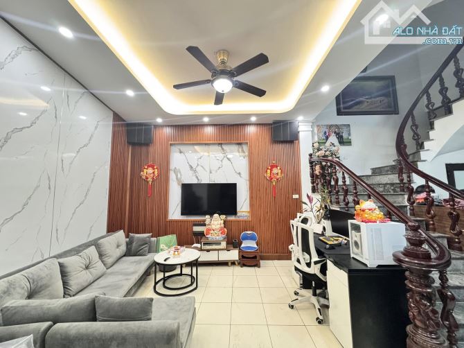 BÁN NHÀ HOÀNG MAI, 56M, 3T, MT 10M, LÔ GÓC, GIỮ TIỀN, NGÕ RỘNG, CHỈ 9,9 TỶ. - 4