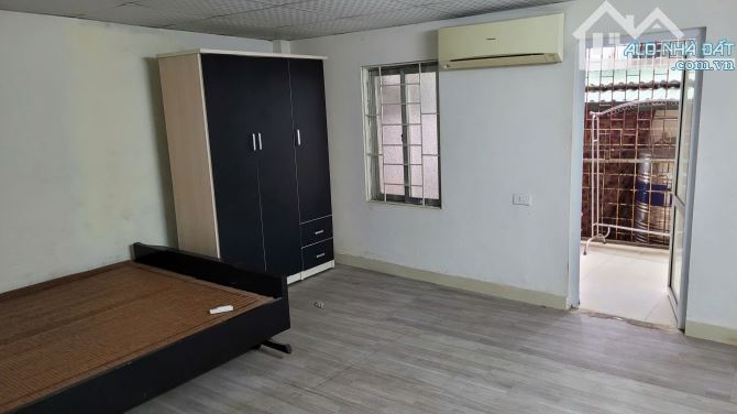 Cho thuê nhà nguyên căn ngõ Tân Mai 50m2, 2 tầng, 2 ngủ, 8 triệu - 4