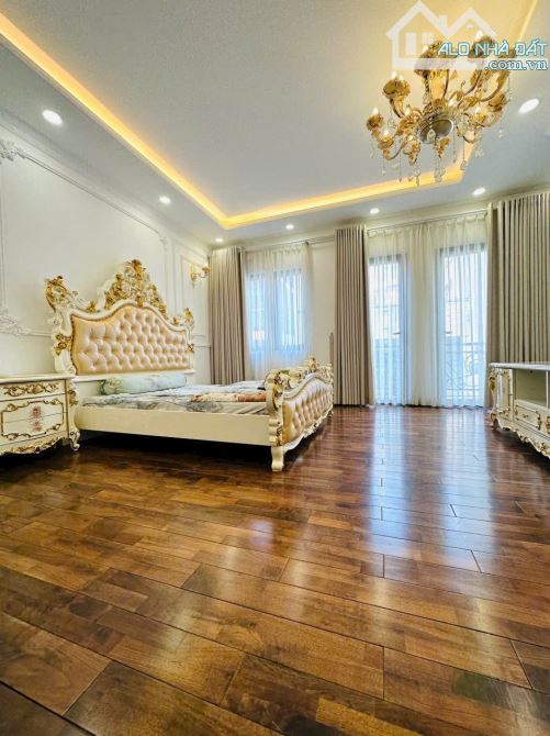 Nhà 5tầng hẻm xe hơi thiết kế Villa tân cổ điển đường Phạm Văn Hai quận Tân Bình - 4