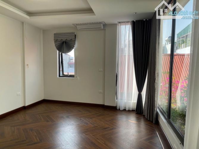 NHÀ ĐẸP NGỌC THUỴ- Ô TÔ ĐỖ CỔNG- LÔ GÓC - GIÁ 5TỶ NHỈNH - 5