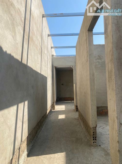 Nhà mới xây 130m2, 1 trệt 1 lửng - sổ riêng - thổ cư 100%, sát chợ, cách KCN 200m - 5