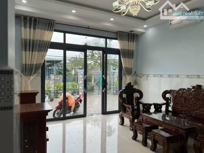 nhà trệt lầu + sân vườn 415m2  lộ hàng gòn cái răng giá 4,2 tỷ - 5