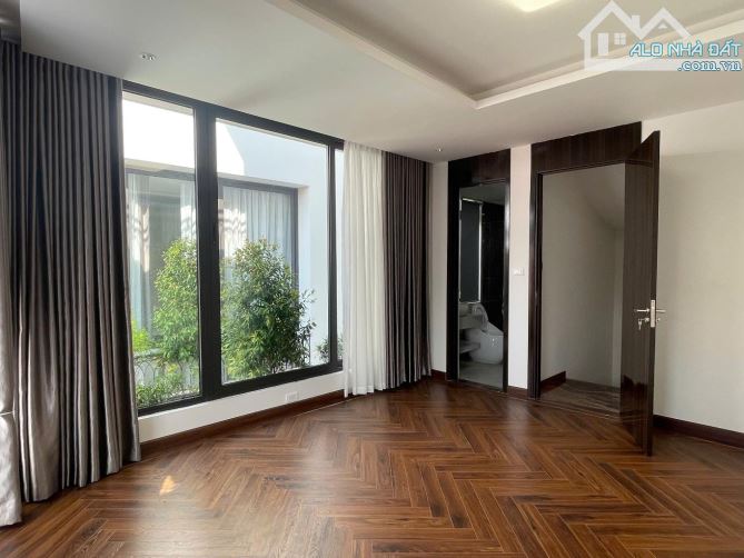 NHÀ ĐẸP NGỌC THUỴ- Ô TÔ ĐỖ CỔNG- LÔ GÓC - GIÁ 5TỶ NHỈNH - 6