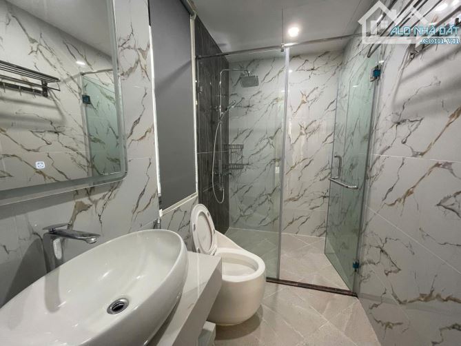 NHÀ ĐẸP NGỌC THUỴ- Ô TÔ ĐỖ CỔNG- LÔ GÓC - GIÁ 5TỶ NHỈNH - 7