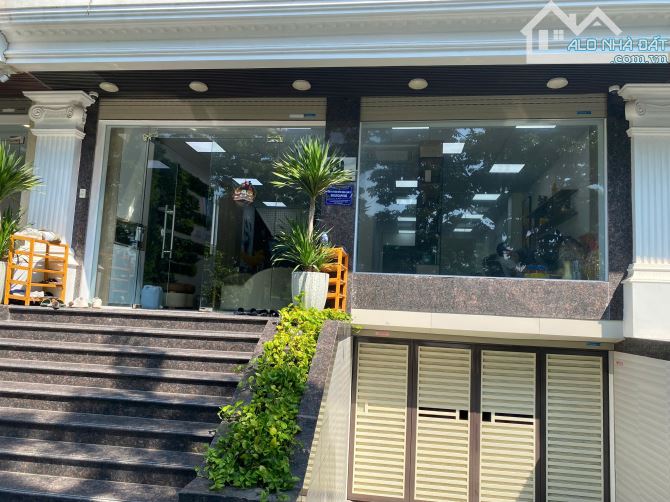 Cho thuê T1-2 LK khu đô thị TP Giao Lưu - Phạm Văn Đồng 120m2/sàn, MT 7m. Thông sàn. 35tr - 7