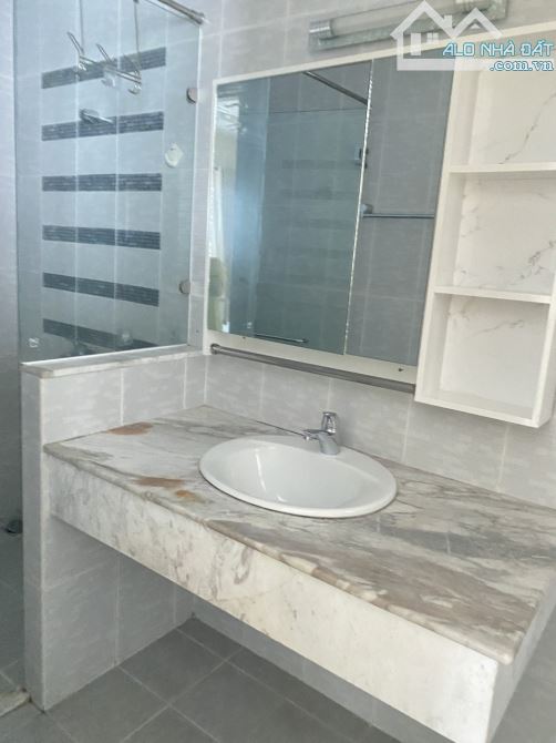 Chung cư Hoa Sen, Lạc Long Quân,Q11: 115m2, 3p ngủ, giá 15tr/th - 7