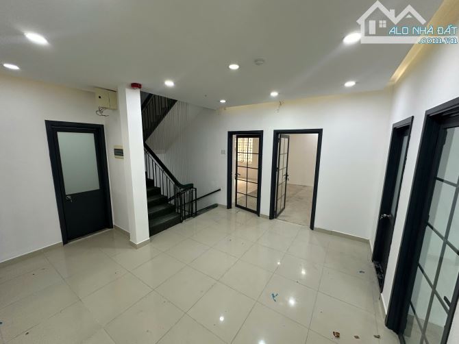 Bán nhà mặt tiền số 178 Nguyễn Duy Dương, Quận 10. DT: 11.6*30M. Giá chỉ: 78 tỷ - 8
