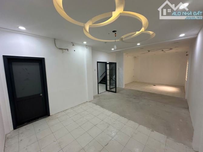 Bán nhà mặt tiền số 178 Nguyễn Duy Dương, Quận 10. DT: 11.6*30M. Giá chỉ: 78 tỷ - 9