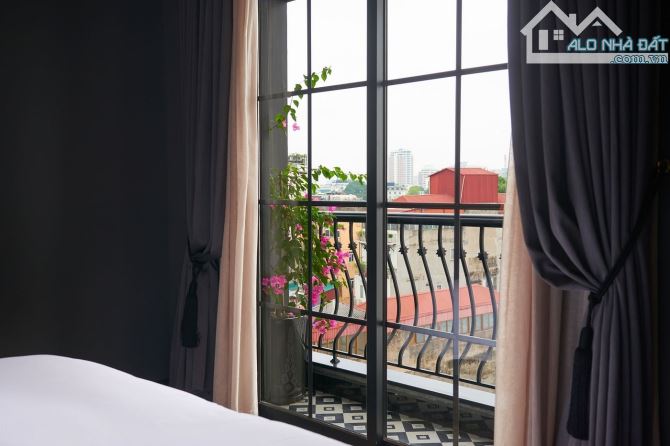 Mặt tiền 9m - bán gấp toà khách sạn mặt phố cổ Mã Mây - 240m2 9 tầng, Giá 180 tỷ