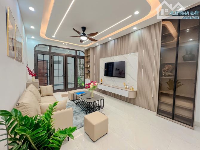 ❌Bán Nhà Cầu Giấy 49m-6 Tầng- Căn Góc 3 Thoáng- Ô Tô Đỗ- Sát Mặt Phố, Cạnh Công Viên