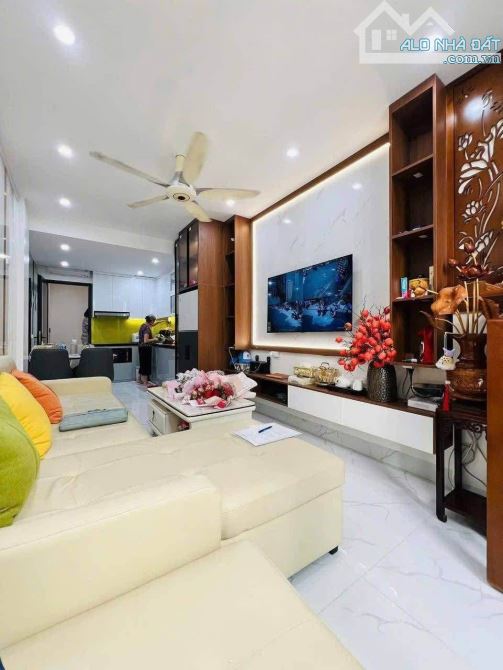 Bán Nhà Thụy Khuê 8 tỷ : DT 42m-Mặt Tiền 6m- Sát Hồ- Ngõ Rộng 4m- Phân Lô, 3 Thoáng - 1