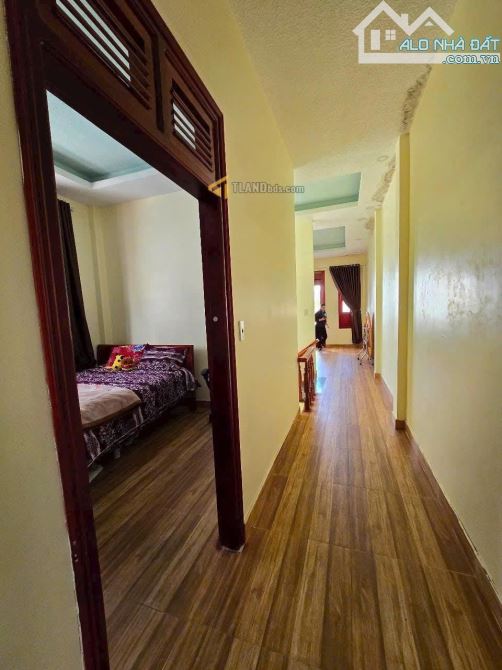 {BÁN GẤP} Nhà Diện Tích (260m2 Ngang 11m Nở Hậu) Đường Ô Tô 8m Né Nhau. Giá Chỉ 42Triệu/m2 - 4