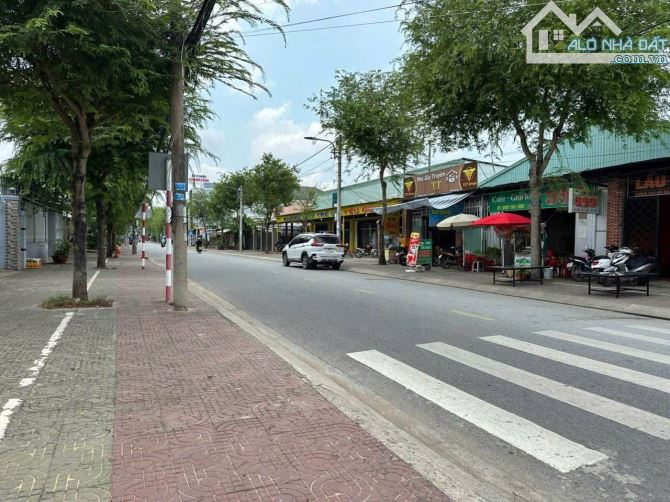 E cần chuyển nhượng lại khu nhà như hình quý khách hàng có nhu cầu liên hệ e thành - 1