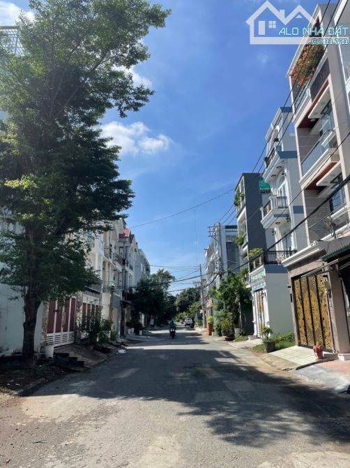 ✅️NHÀ PHỐ 6.3 TỶ- 4x18.5M - 3 TẦNG- XE HƠI 2 LÀN, TT. NHÀ BÈ