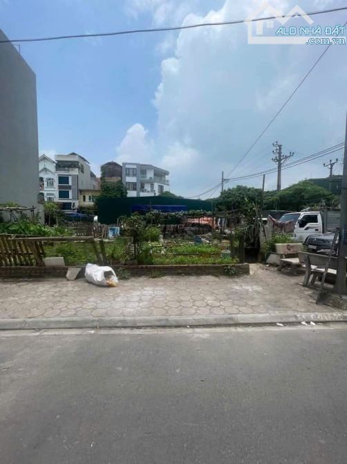 Trung tâm Trâu Quỳ, Đất tái định cư, vỉa hè, ô tô tránh, hiếm nhà bán 70m, MT5m