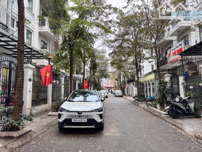 BÁN NHÀ ĐẠI KIM . PHÂN LÔ VỈA HÈ KINH DOANH. NGAY TRƯỜNG ĐẠI HỌC THĂNG LONG