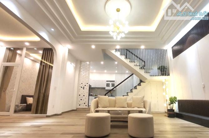 SIÊU PHẨM SƠN TRÀ - NHÀ 4 TẦNG VIEW BIỂN - DIỆN TÍCH 105M2 - ĐƯỜNG 5M5 - CHỈ 8.X TỶ
