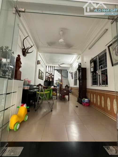 BÁN NHÀ TỔ 5 YÊN NGHĨA – NGÕ NÔNG, THÔNG – 35M², 4 TẦNG-DÂN XÂY-AN NINH TỐT-OTO ĐỖ CỬA