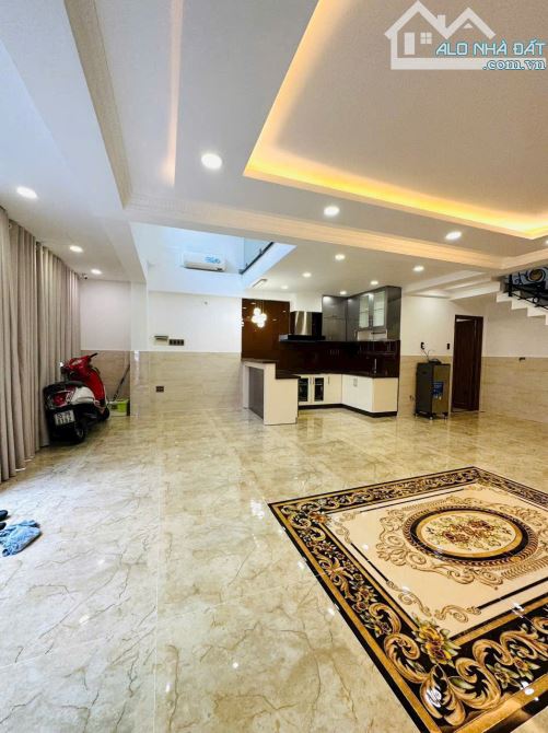 BÁN GẤP 210 m2 VILLA Tân Cổ Điển hẻm 202 Phạm Văn Hai, gần chợ, hẻm xe hơi 5m chỉ 11,9 Tỷ