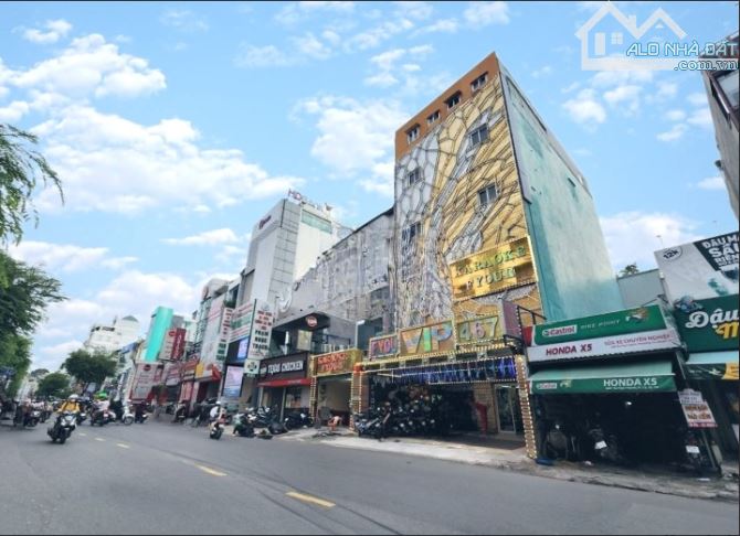 NHÀ CHO THUÊ, DT: 8X18M2, KẾT CẤU: TRỆT 3 LẦU, MT ĐƯỜNG SƯ VẠN HẠNH NGAY TRUNG TÂM QUẬN 10