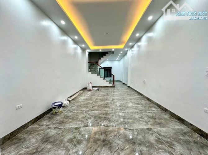 Nhà đẹp ngõ 1160 đường Láng, diện tích 52 m2, 2 mặt thoáng, ngõ thông rộng rãi, oto đỗ cửa