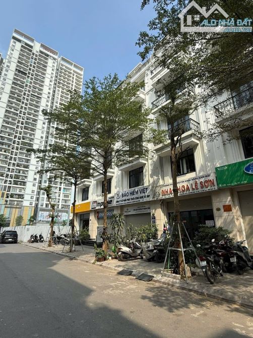 Bán gấp Liền Kề 107 Xuân La (Shophouse), 101m2 Kinh Doanh Oto Tránh. 39,8 tỷ - 1